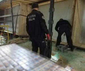 Budzisko. Kontrabanda za 4,5 mln zł zamiast tafli szkła [ZDJĘCIA]
