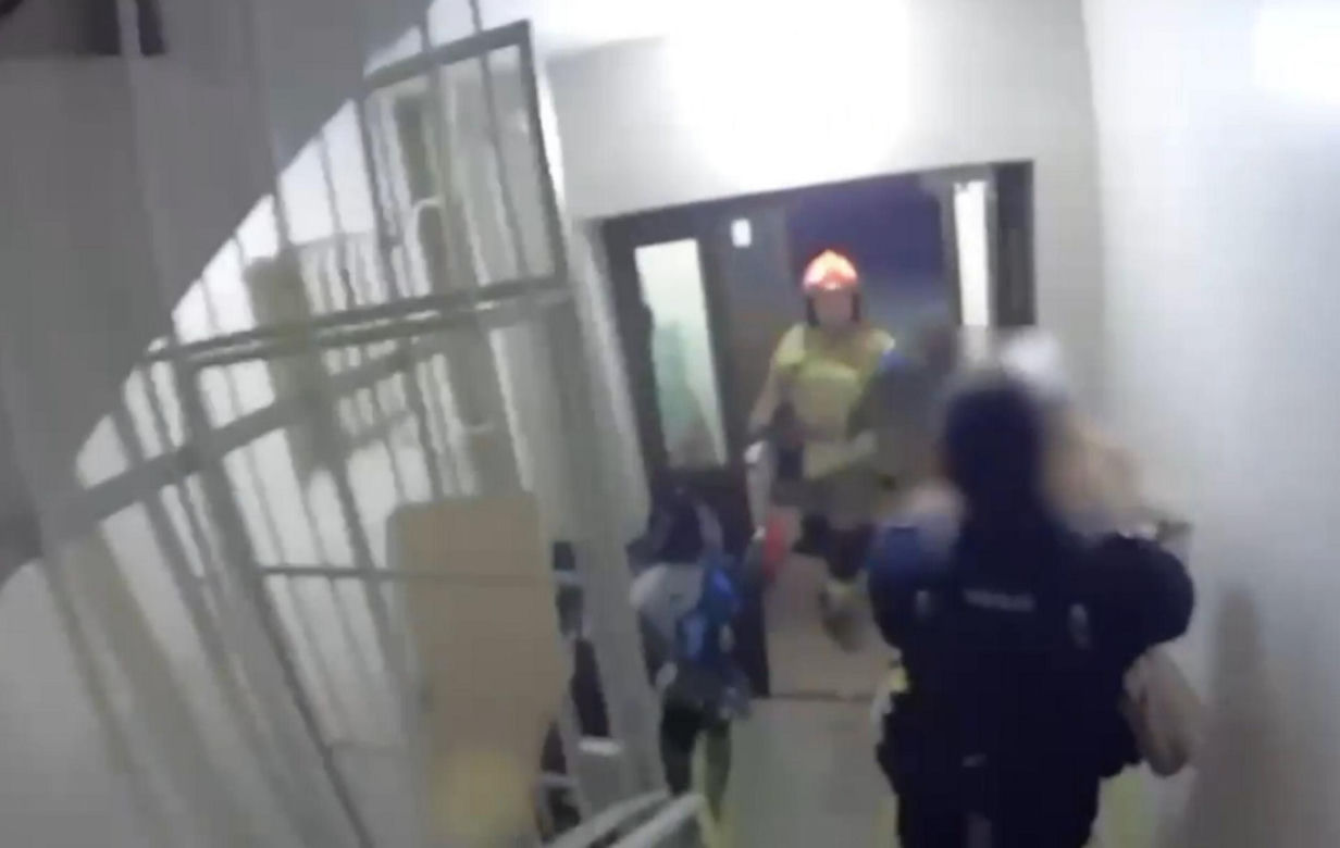 Łódź. Pożar mieszkania przy ul. Kusocińskiego. 27-latka z dzieckiem uwięzieni na balkonie [ZDJĘCIA]