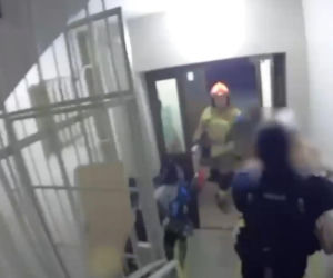 Łódź. Pożar mieszkania przy ul. Kusocińskiego. 27-latka z dzieckiem uwięzieni na balkonie [ZDJĘCIA]