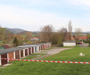 Kudowa-Zdrój. 9-letnia Zosia zginęła pod kołami jeepa. Na miejscu został tylko biały miś i znicze [ZDJĘCIA]