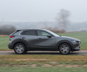 Toyota C-HR 2.0 Hybrid Dynamic Force 184 KM e-CVT vs Mazda CX-30 Skyactiv-X 180 KM 6MT AWD