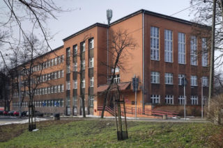 Przejęło nazwę od wchłoniętej wsi. Dzisiaj jest jednym z najważniejszych miast w województwie śląskim