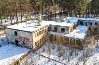 Dawny azyl pracowników Wedla popada w ruinę. Zobacz, jak wygląda letnisko czekoladowych potentatów