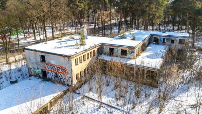 Dawny azyl pracowników Wedla popada w ruinę. Zobacz, jak wygląda letnisko czekoladowych potentatów