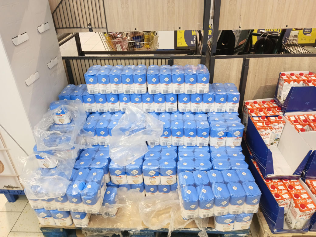Porównaliśmy ceny w polskim i niemieckim markecie. Gdzie zarobimy tańsze zakupy na Wielkanoc? 