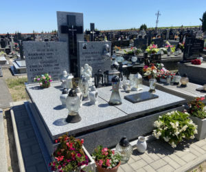 14-latka oblała się benzyną i podpaliła. Grób Lidii B. (+14 l.) na cmentarzu w Tykocinie (woj. podlaskie) rok po tragedii