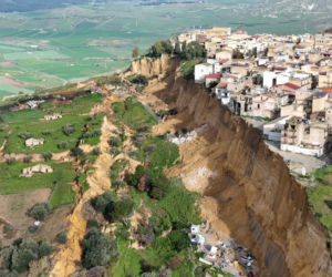  Miasteczko znalazło się nad przepaścią. Mieszkańcy musieli opuścić domy