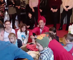 Michał Wiśniewski rozdał prezenty podopiecznym Domu Dziecka w Katowicach [ZDJĘCIA, WIDEO]