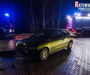 Wypadek w miejscowości Szeligi: Pijany nastolatek uderzył w drzewo na parkingu przy plaży