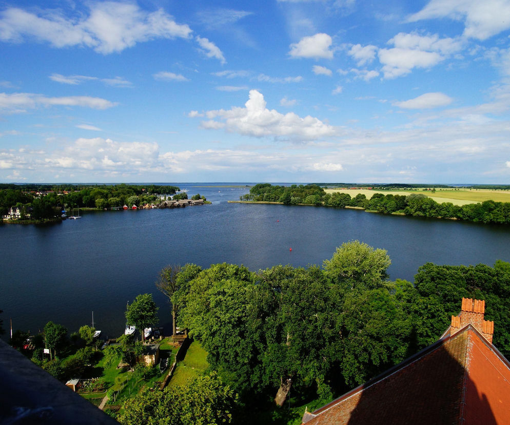 Warmińsko-Mazurskie przecina ważna granica. Oddziela Europę Wschodnią od Zachodniej