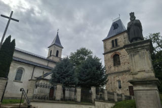 To miasto w woj. świętokrzyskim zachwyca zabytkową dzwonnicą. To przy niej kręcono film Nałęckiego