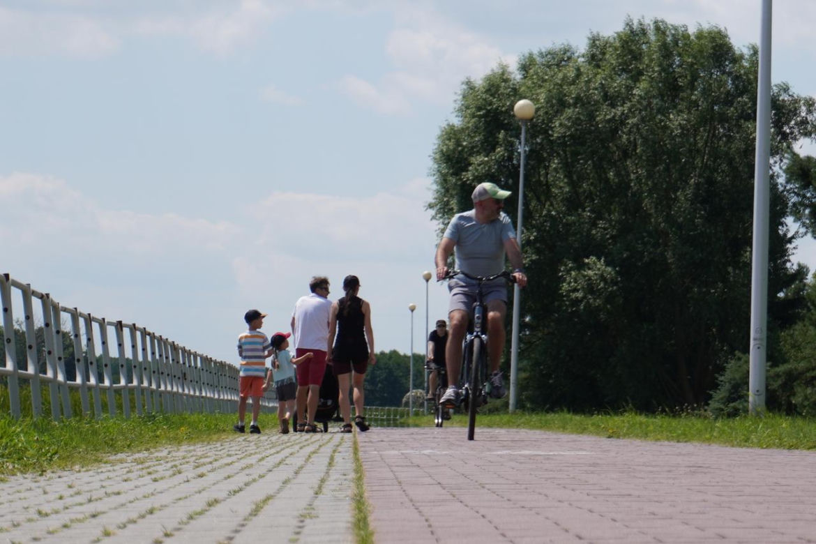 Lublinianie ruszyli nad Zalew Zemborzycki. Tak spędzili pierwszy weekend wakacji nad "lubelskim morzem"