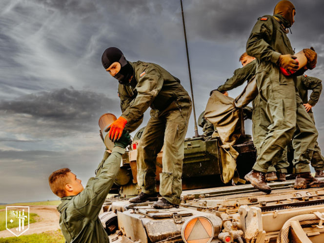 "Zawiszacy" za sterami legendy. Nowi kierowcy czołgów PT-91 w 15. Brygadzie