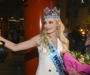 Karolina Bielawska spotkała się z dziećmi z Ukrainy! Maluchy lgnęły do tegorocznej Miss World 2022 