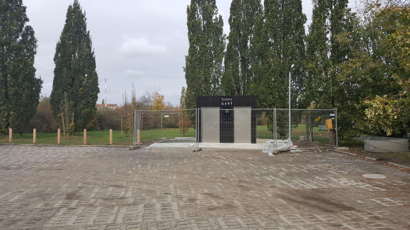 Nowoczesne toalety we wrocławskich parkach. Po 20 minutach włączy się w nich alarm