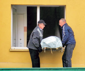 Skoczył z 9. piętra bo bał się mandatu?