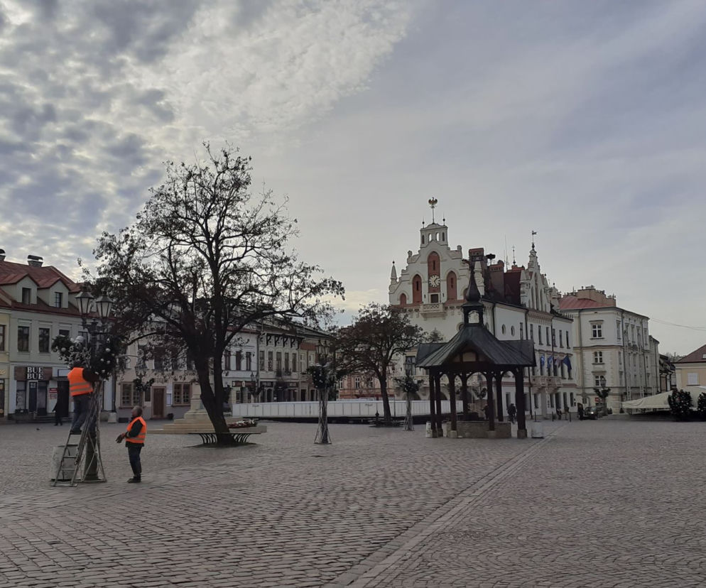 Trwa demontaż ozdób świątecznych