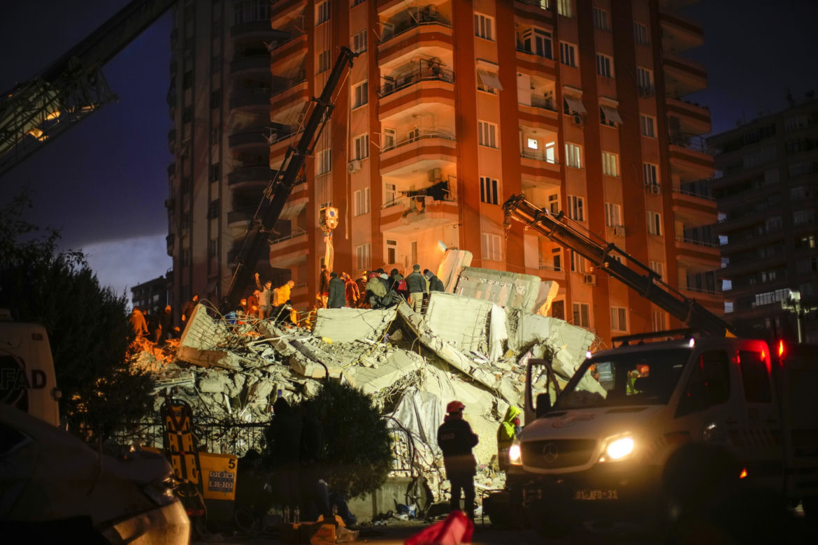 Akcja ratunkowa po trzęsieniu ziemi w Turcji  Syrii