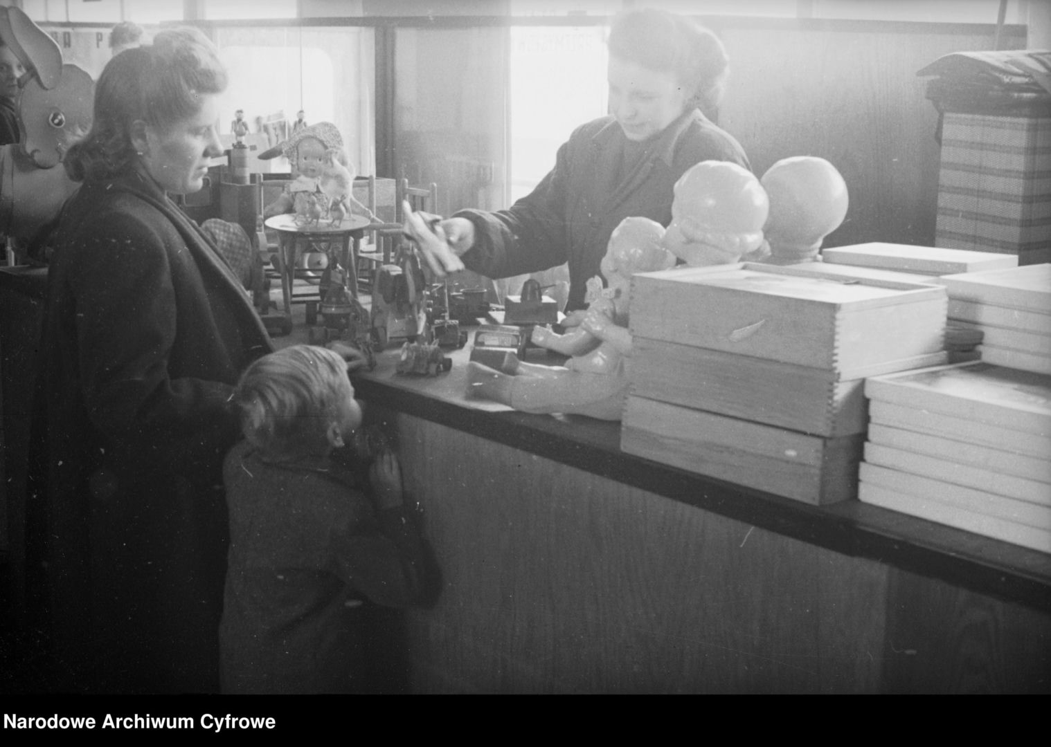 Sklep wielobranżowy Powszechny Dom Towarowy