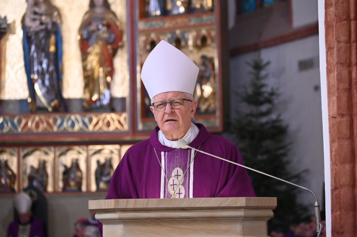 Pogrzeb bpa Tadeusza Werno, pierwszego biskupa pomocniczego diecezji koszalińsko-kołobrzeskiej