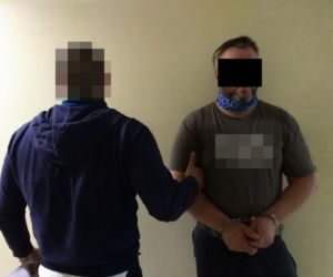 Bawił się w chowanego z policjantami 