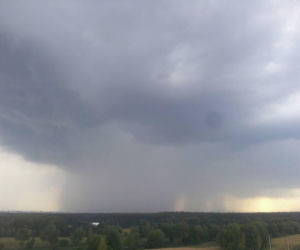 Ulewa w Bydgoszczy! Dworzec PKP i wiele ulic zalanych! [ZDJĘCIA, WIDEO]