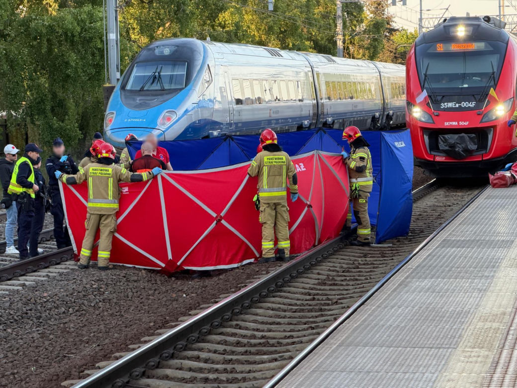 W kominiarkach wspinają się na pociągi i nagrywają. PKP ostrzega. Śmiertelny trend dotarł do Polski