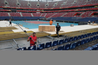 Na Stadionie Narodowym zagrają 45 cm nad ziemią