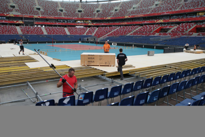 Na Stadionie Narodowym zagrają 45 cm nad ziemią