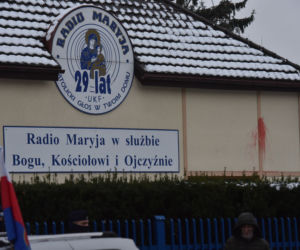 Międzymiastowy protest samochodowy pod Radiem Maryja. Strajkowali w Święto Trzech Króli