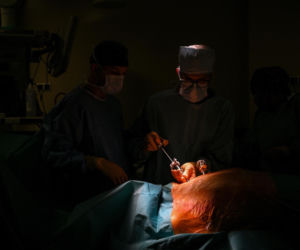 Polscy lekarze z Chin zoperaowali pacjentów w Warszawie. To pierwsze w historii operacje telerobotyczne na taką odległość