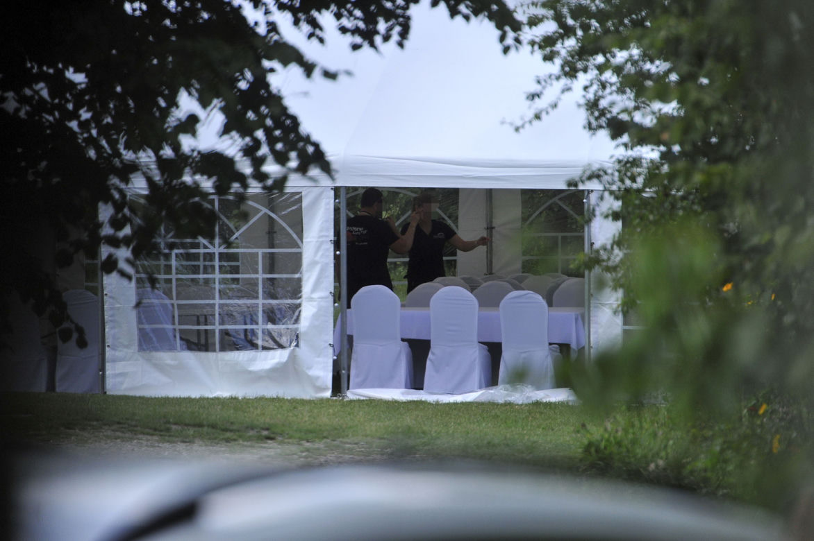 Imieniny Anny Komorowskiej. Stoisko z lodami i ogromny sękacz