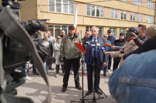 Gorąco pod białostocką hutą szkła. Pracownicy zorganizowali protest