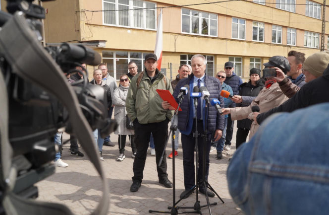 Gorąco pod białostocką hutą szkła. Pracownicy zorganizowali protest