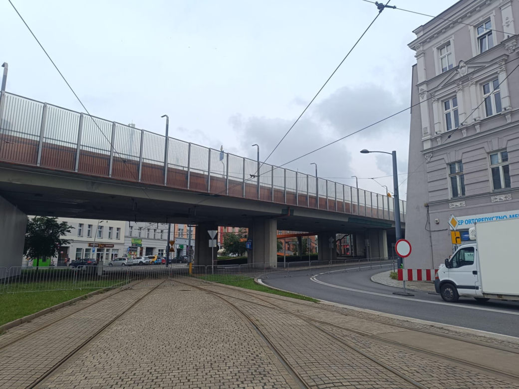 Estakada na Rynkiem w Chorzowie wyłączona z ruchu. Miasto czeka drogowy paraliż