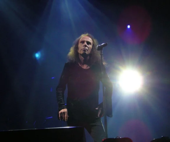 Ronnie James Dio został bez grosza po odejściu z Rainbow? Szokujące wyznanie wdowy po wokaliście 