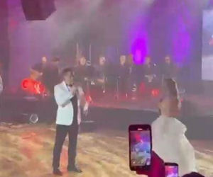 Rafał Brzozowski - gwiazdy chętnie bawiły się na wystawnym weselu piosenkarza! Byli bracia Mroczek, ale nie tylko