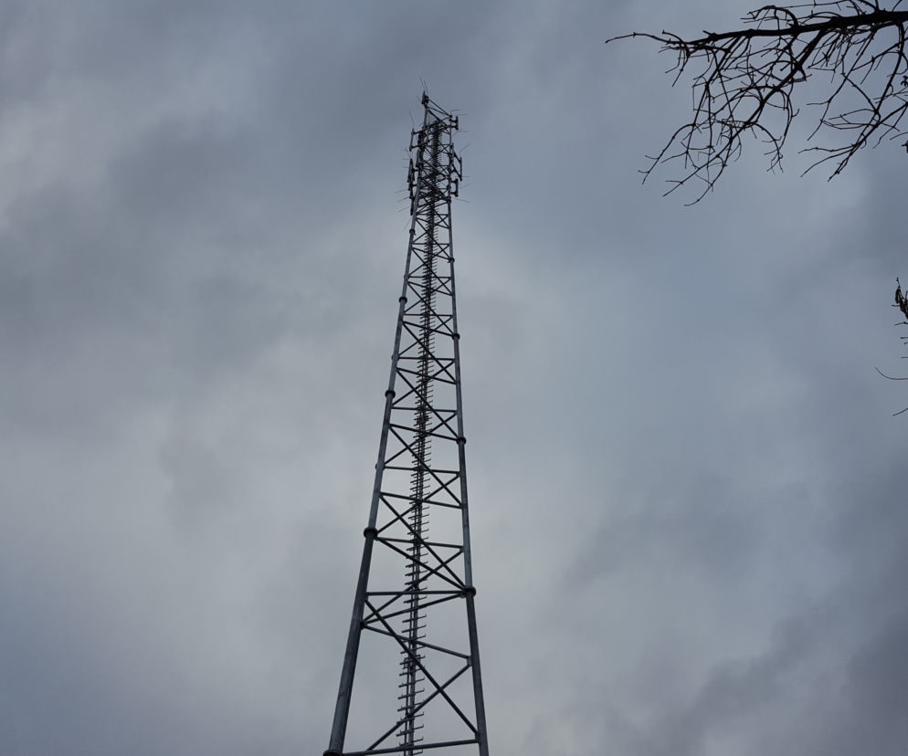 Budowa masztu telefonii komórkowej na Gronowie wstrzymana. Do końca marca