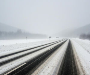 Zima sparaliżowała Świętokrzyskie. Kiedy drogi przestaną być pułapką?