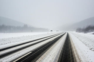Zima sparaliżowała Świętokrzyskie. Kiedy drogi przestaną być pułapką?