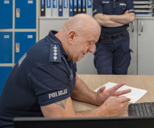 Policjantki i Policjanci, odcinek 1386: Mikołaj Białach martwi się o stan zdrowia Oli, która ponownie trafiła do szpitala