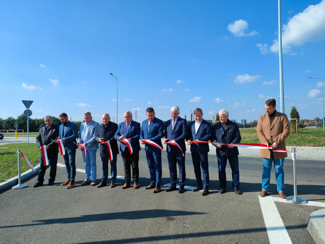 Wstęga przecięta. Ulice Meblowa i Jaworowa w Łomży uroczyście otwarte! 