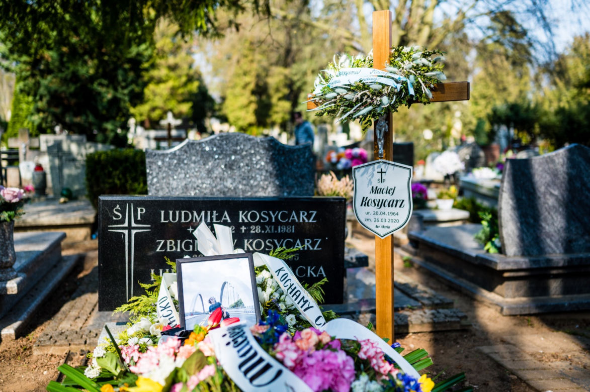 Tłumy na pogrzebie Macieja Kosycarza