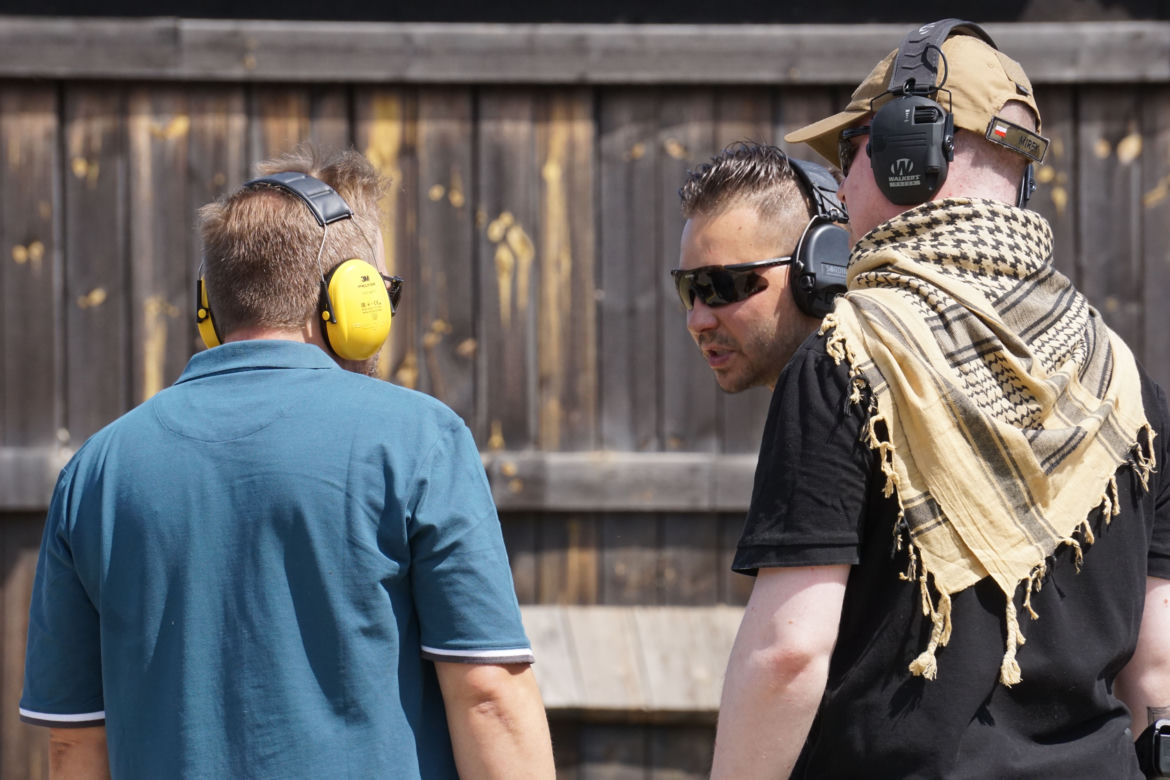 Piknik strzelecki w Bydgoszczy. Tłumy miłośników broni na strzelnicy garnizonowej [ZDJĘCIA]