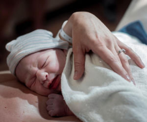 Co noworodek wie o swojej mamie? Dziecko jest mądrzejsze niż myślisz