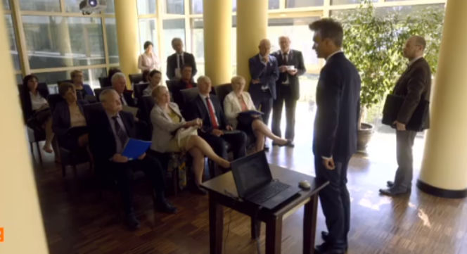 Falkowicz (Michał Żebrowski) nowym dyrektorem szpitala w Leśnej Górze w "Na dobre i na złe"