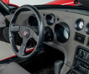 Dodge Viper z przebiegiem 34 mil