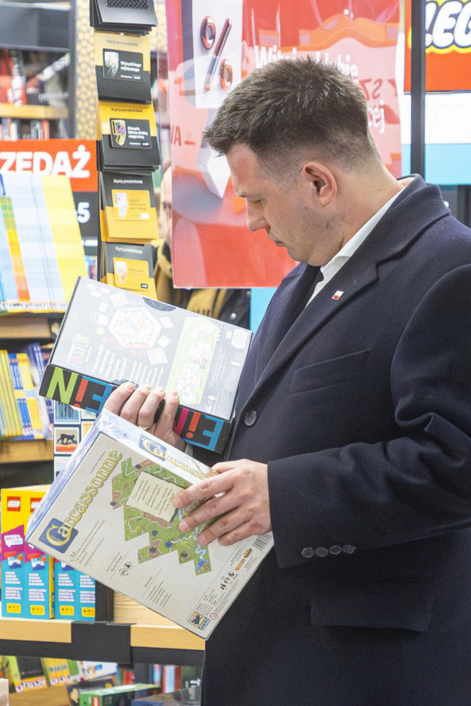 Sławomir Mentzen na zakupach w galerii