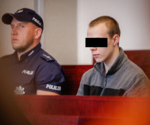 Mateusz rzucił monetą. Wypadł orzeł, więc udusił Wiktorię