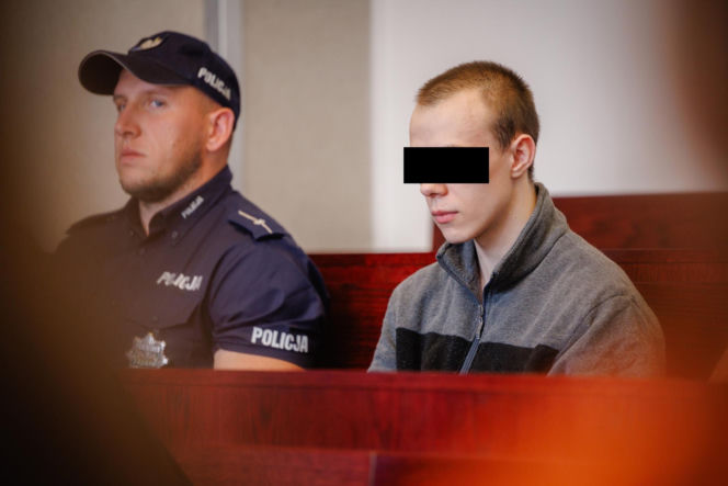 Mateusz rzucił monetą. Wypadł orzeł, więc udusił Wiktorię